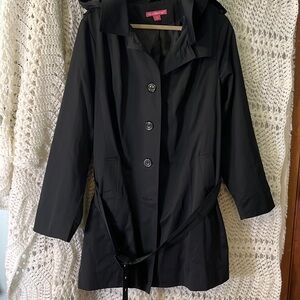 Woman within 20 W above the knee trenchcoat perfect condition removable hood